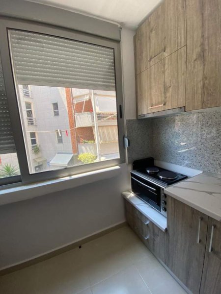 Tirane, jepet me qera apartament 2+1+A Kati 2, 90 m² 400 Euro (prane institutit te Higjenes.)