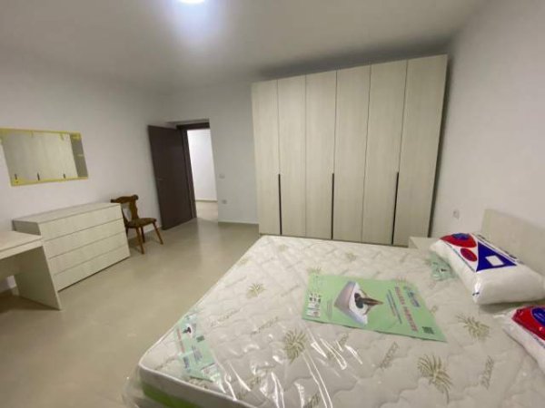 Tirane, jepet me qera apartament 2+1+A Kati 2, 90 m² 400 Euro (prane institutit te Higjenes.)