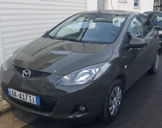 Tirane, shitet makine Mazda 2 Viti 2010, 5.000 Euro