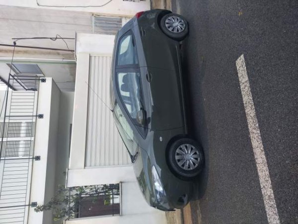 Tirane, shitet makine Mazda 2 Viti 2010, 5.000 Euro