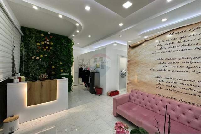 Tirane, jepet me qera ambjent biznesi Kati 1, 70 m² 1.500 Euro (Astir)