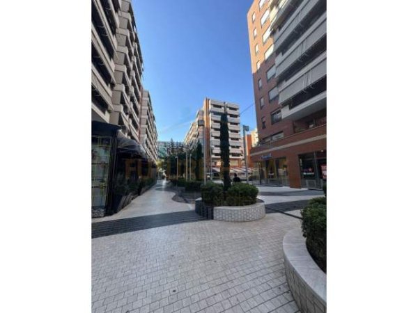 Tirane, jepet me qera ambjent biznesi Kati 0, 118 m² 2.000 Euro (Rruga e Kavajes)