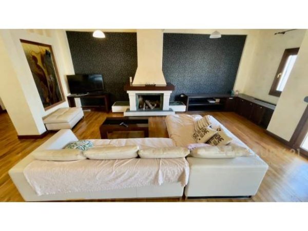 Tirane, jepet me qera apartament 3+1 Kati 3, 156 m² 900 Euro (Liqeni i Thate, Rruga Peti)