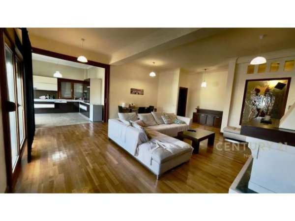 Tirane, ofert apartament Kati 3, 156 m² 900 Euro (Rruga Peti Tirana, Albania)