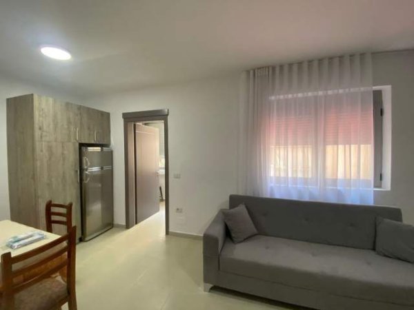 Tirane, jepet me qera apartament 2+1+A Kati 2, 90 m² 400 Euro (prane institutit te Higjenes.)