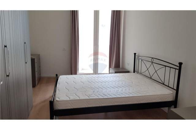 Tirane, jepet me qera apartament 2+1+BLK Kati 3, 120 m² 650 Euro (Rruga Frosina Plaku)