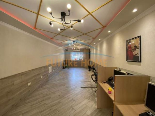 Tirane, shitet dyqan Kati 0, 42 m² 145.000 Euro (Ura e Selites)