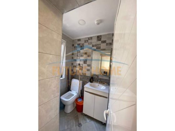 Tirane, shitet dyqan Kati 0, 42 m² 145.000 Euro (Ura e Selites)