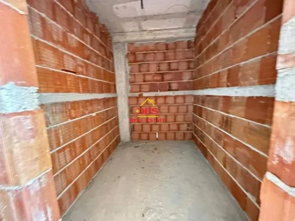 Vlore, shitet garsonier Kati 3, 49 m² 1.100 Euro/m2 (Rruga Dhimiter Konomi, Vlore)