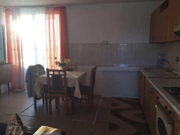 Tirane, jepet me qera Penthouse 2+1+A+BLK Kati 6, 100 m² 350 Euro (Riza cerova)