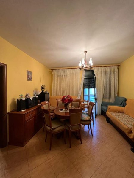 Tirane, jepet me qera apartament 104 m² 500 Euro (21 dhjetori)
