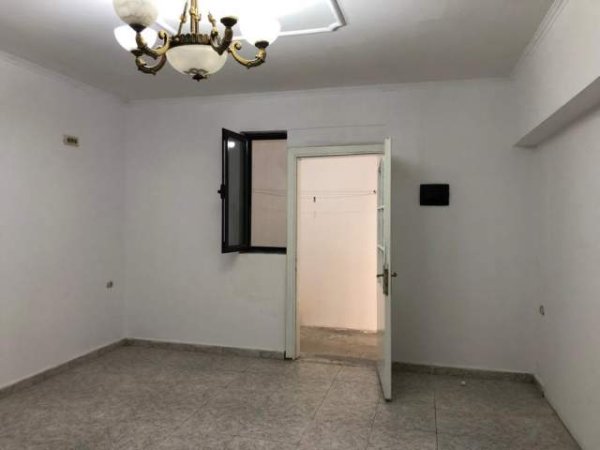 Tirane, jepet me qera apartament 70 m² 250 Euro (Rruga idriz dollaku)