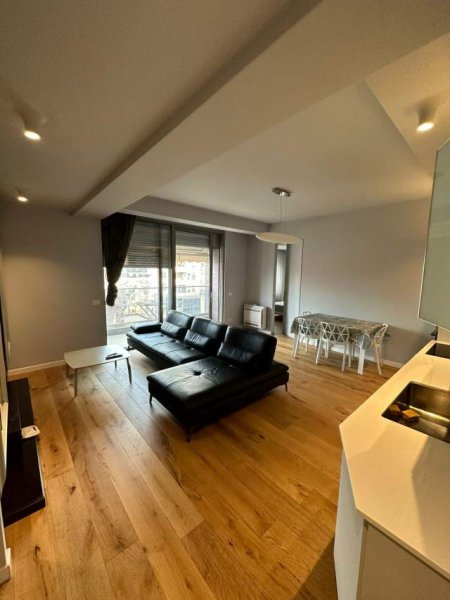 Tirane, jepet me qera apartament 78 m² 1.000 Euro (Bllok Prane Sapar)