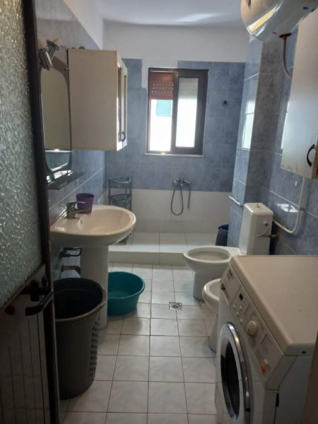 Tirane, jepet me qera apartament 2+1+BLK Kati 3, 80 m² 40.000 Leke (Blloku)