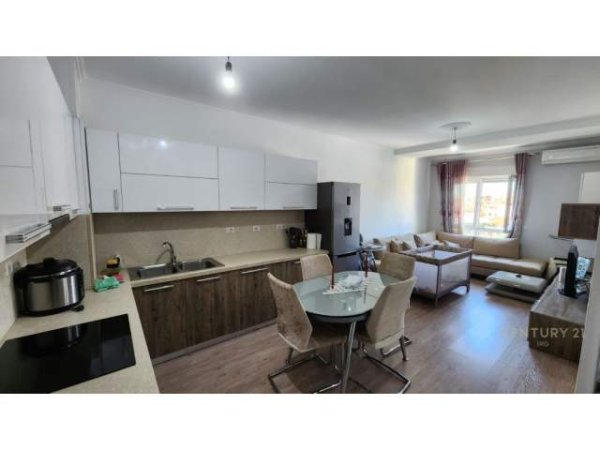 Tirane, jepet me qera apartament Kati 4, 68 m² 470 Euro (Kompleksi Magnet Tirana, Albania)