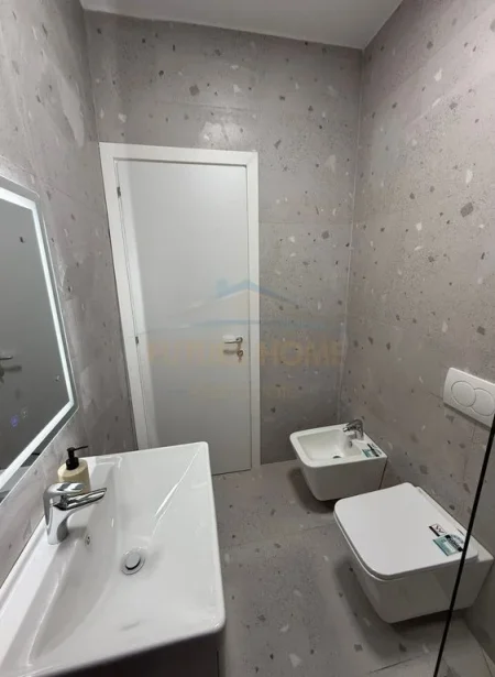 Shkembi Kavajes, shitet apartament 1+1 Kati 1, 56 m² 77.000 €