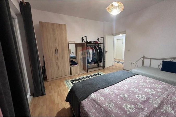 Tirane, jepet me qera apartament 1+1 Kati 4, 52 m² 650 € (Sheshi Skënderbej,)