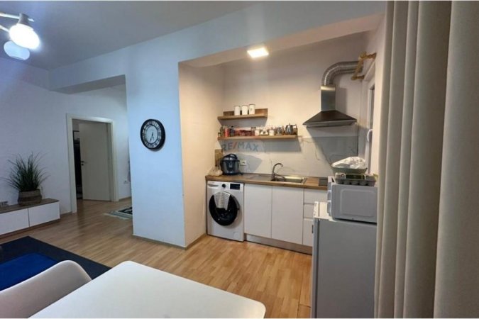 Tirane, jepet me qera apartament 1+1 Kati 4, 52 m² 650 € (Sheshi Skënderbej,)