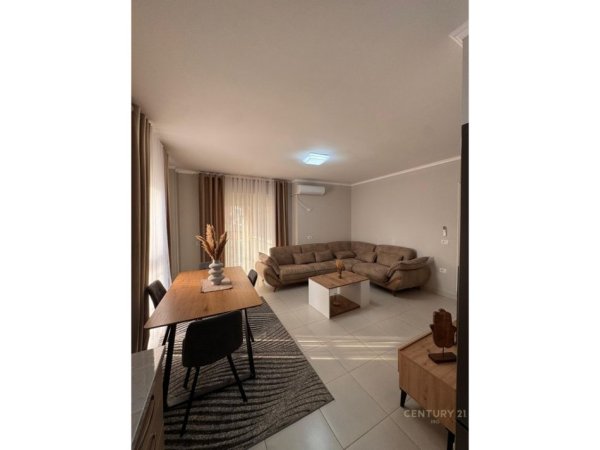 Tirane, jepet me qera apartament 2+1 Kati 5, 84 m² 750 € (Rruga Mine Peza)