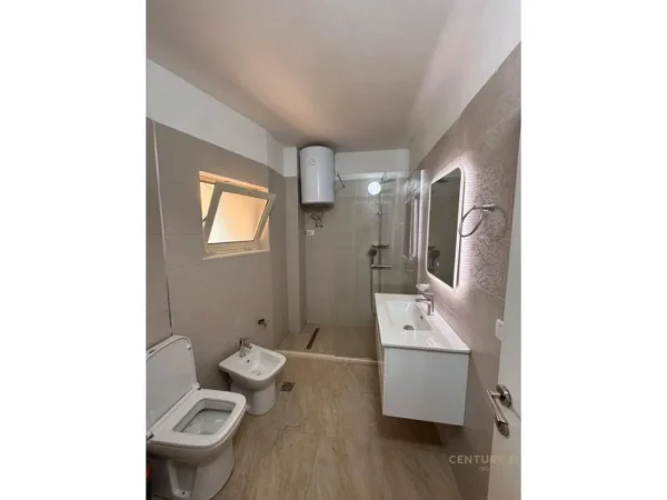 Tirane, jepet me qera apartament 2+1 Kati 5, 84 m² 750 € (Rruga Mine Peza)