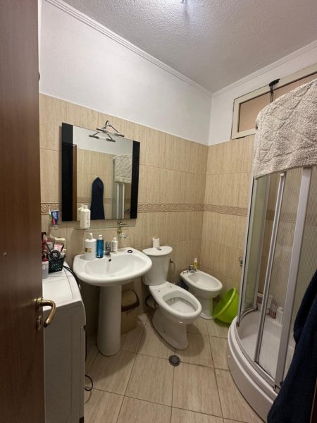 Tirane, jepet me qera apartament 2+1+Ballkon Kati 11, 108 m² 600 € (Kompleksi Panorama)