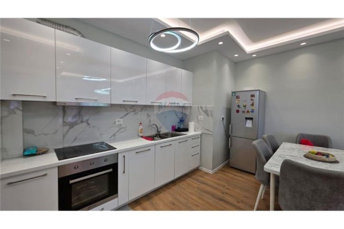 Vlore, shitet apartament 1+1 Kati 9, 78 m² 115.000 € (Bulevardi Kryesor, Vlorë)