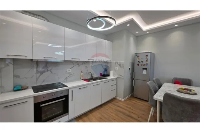Vlore, shitet apartament 1+1 Kati 9, 78 m² 115.000 € (Bulevardi Kryesor, Vlorë)