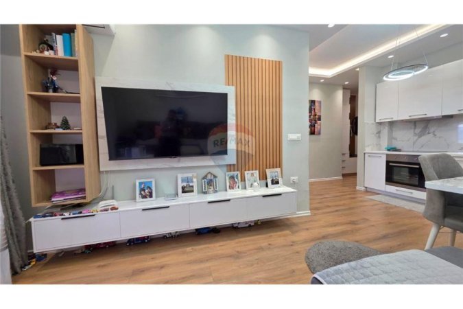 Vlore, shitet apartament 1+1 Kati 9, 78 m² 115.000 € (Bulevardi Kryesor, Vlorë)