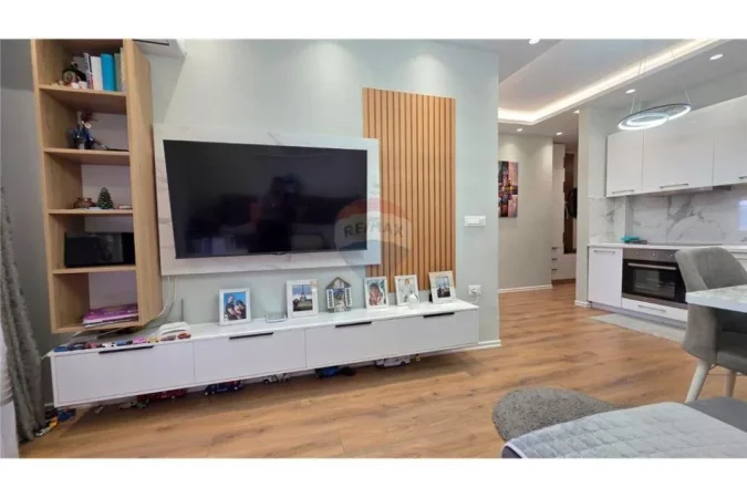 Vlore, shitet apartament 1+1 Kati 9, 78 m² 115.000 € (Bulevardi Kryesor, Vlorë)