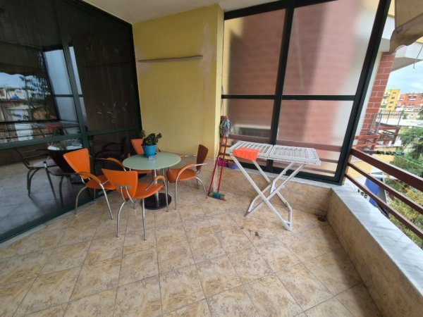 Tirane, jepet me qera apartament 2+1 Kati 3,