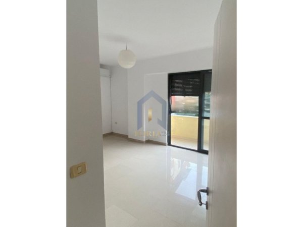 Tirane, jap me qera zyre Kati 3, 120 m² 650 € (Komuna e Parisit)