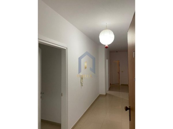 Tirane, jap me qera zyre Kati 3, 120 m² 650 € (Komuna e Parisit)