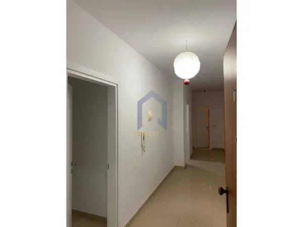 Tirane, jap me qera zyre Kati 3, 120 m² 550 € (Komuna e Parisit)
