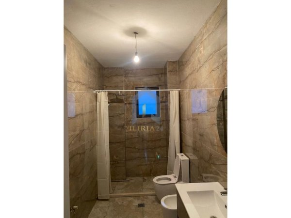 Tirane, jap me qera zyre Kati 3, 120 m² 650 € (Komuna e Parisit)