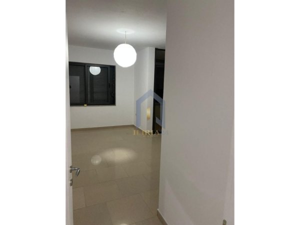 Tirane, jap me qera zyre Kati 3, 120 m² 650 € (Komuna e Parisit)