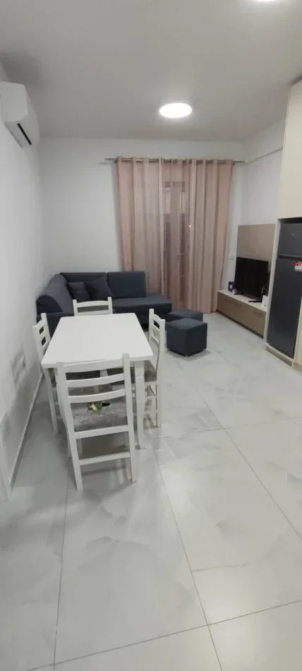 Tirane, jepet me qera apartament 1+1+Aneks+Ballkon Kati 2, 61 m² 400 € (fresku , linze)