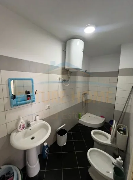 Shkembi Kavajes, shitet apartament 1+1 Kati 6, 65 m² 90.000 € 