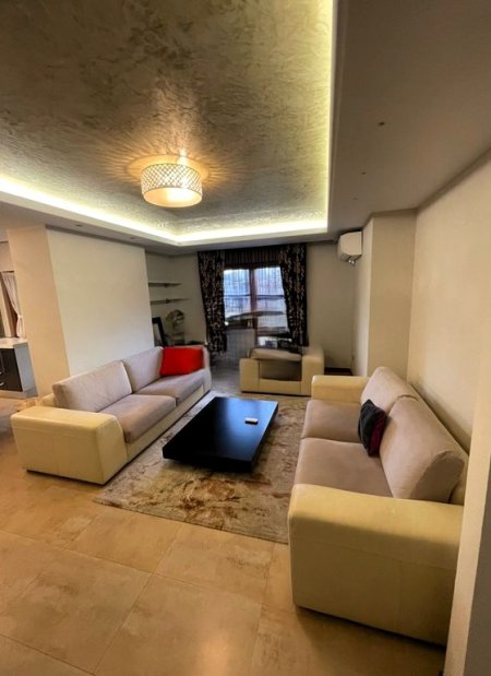 Tirane, jepet me qera apartament 3+1 Kati 4, 135 m² 900 € (Qender)