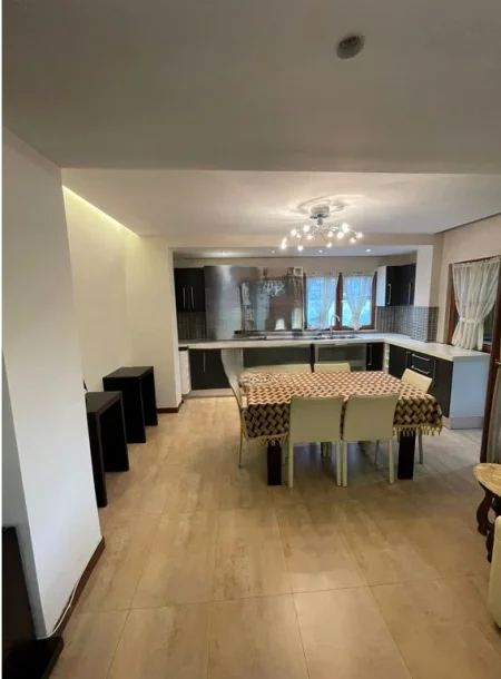 Tirane, jepet me qera apartament 3+1 Kati 4, 135 m² 900 € (Qender)