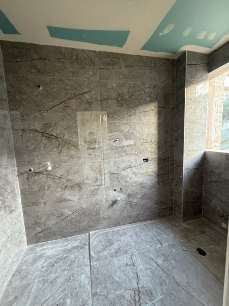 Tirane, jepet me qera Vile 3 Katshe , 300 m² 300 € (ZONA E LIQENIT)