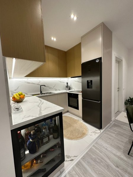 Tirane, jepet me qera apartament 2+1+Ballkon Kati 3, 95 m² 850 € (Rruga Dibres)