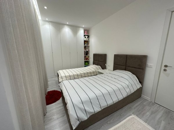 Tirane, jepet me qera apartament 2+1+Ballkon Kati 3, 95 m² 850 € (Rruga Dibres)