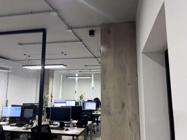 Tirane, jepet me qera zyre Kati 1, 118 m² 2.000 € (Blloku)