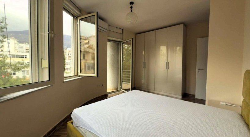 Tirane, shitet apartament 2+1 Kati 3, 117 m² 150.000 € (FRESKU)