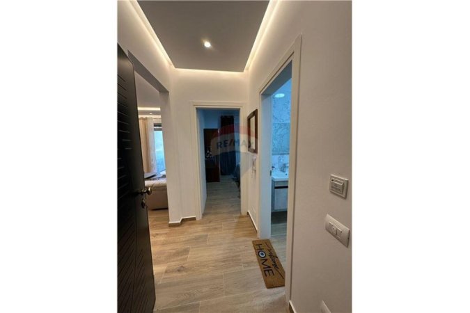 Vlore - Lungomare, jepet me qera apartament 1+1 , 74 m² (Rruga Reshat Osmani –pranë hotel Primavera)