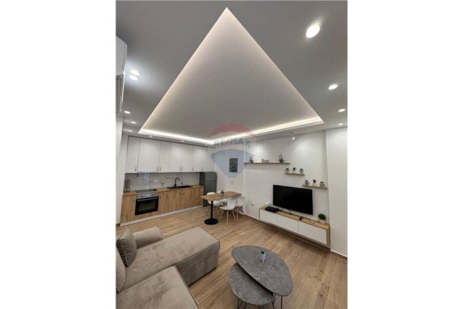 Vlore - Lungomare, jepet me qera apartament 1+1 , 74 m² (Rruga Reshat Osmani –pranë hotel Primavera)