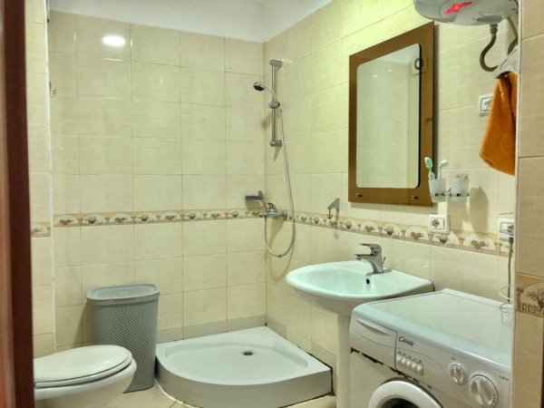 Tirane, jepet me qera apartament 1+1+Ballkon Kati 2, 65 m² 550 € (Rruga Mine Peza, pranë Prokurorisë)