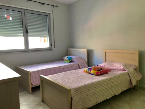 Tirane, jepet me qera apartament 1+1+Ballkon Kati 2, 65 m² 550 € (Rruga Mine Peza, pranë Prokurorisë)