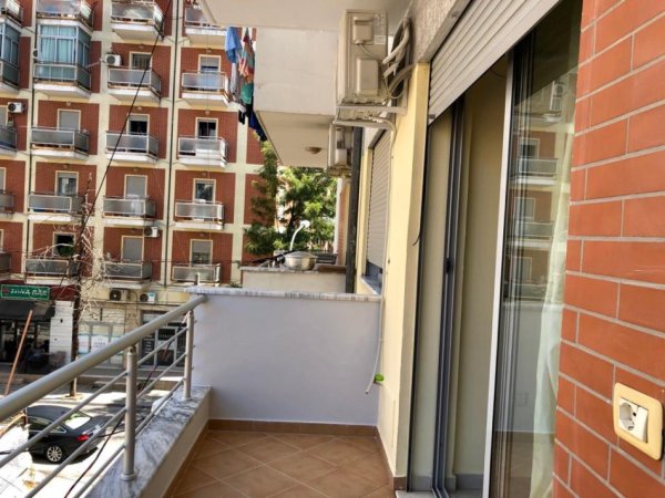 Tirane, jepet me qera apartament 1+1+Ballkon Kati 2, 65 m² 550 € (Rruga Mine Peza, pranë Prokurorisë)