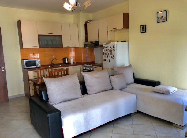 Tirane, jepet me qera apartament 1+1+Ballkon Kati 2, 65 m² 550 € (Rruga Mine Peza, pranë Prokurorisë)